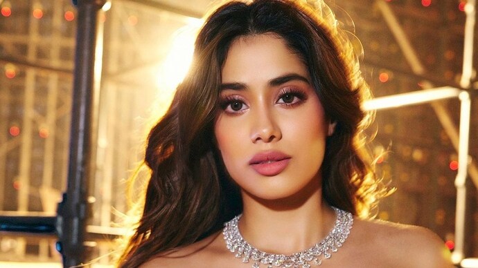Janhvi Kapoor reacts to rumours of people paying her to compliment her. (Photo: Instagram/Janhvi Kapoor) Jhanvi Kapoor, Jhanvi Kapoor paid PR