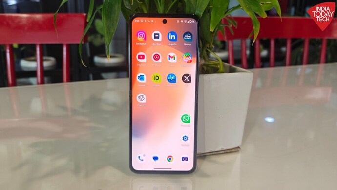 Motorola Edge 50 Neo leak suggests two storage variants, multiple colours Motorola Edge 50 Neo leak suggests two storage variants, multiple colours