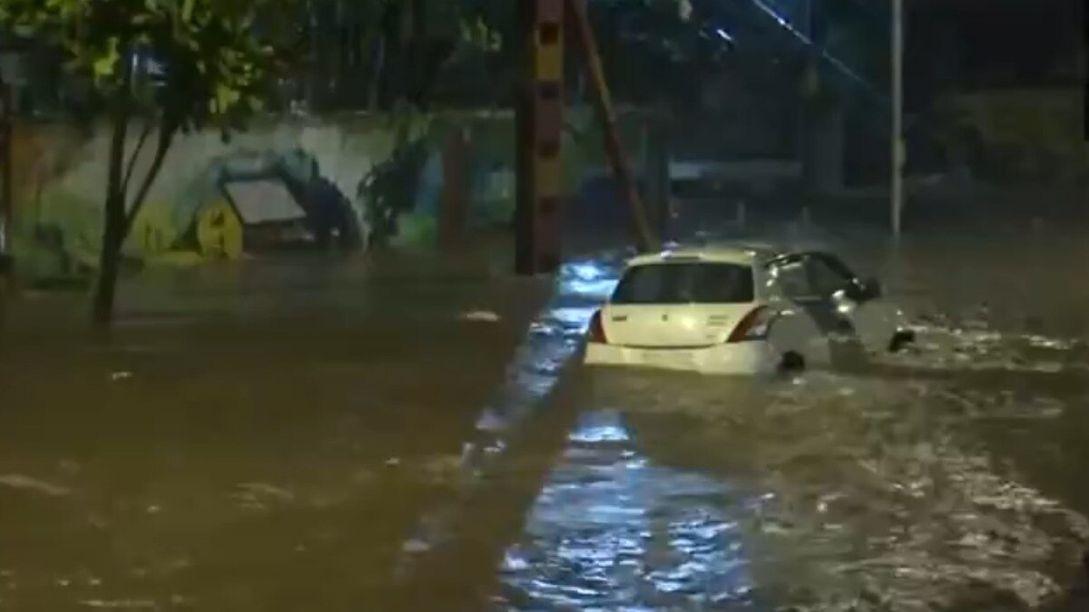 Heavy rain in Mumbai disrupt trains services, schools closed