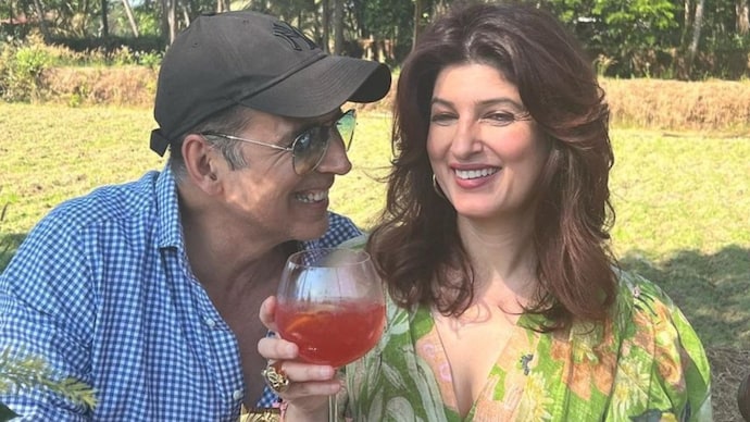 Akshay did not hide his phone from Twinkle Khanna. (Photo: Instagram/ Twinkle Khanna) Akshay Kumar tells Twinkle Khanna, 'Nothing to hide': Not afraid to show his phone