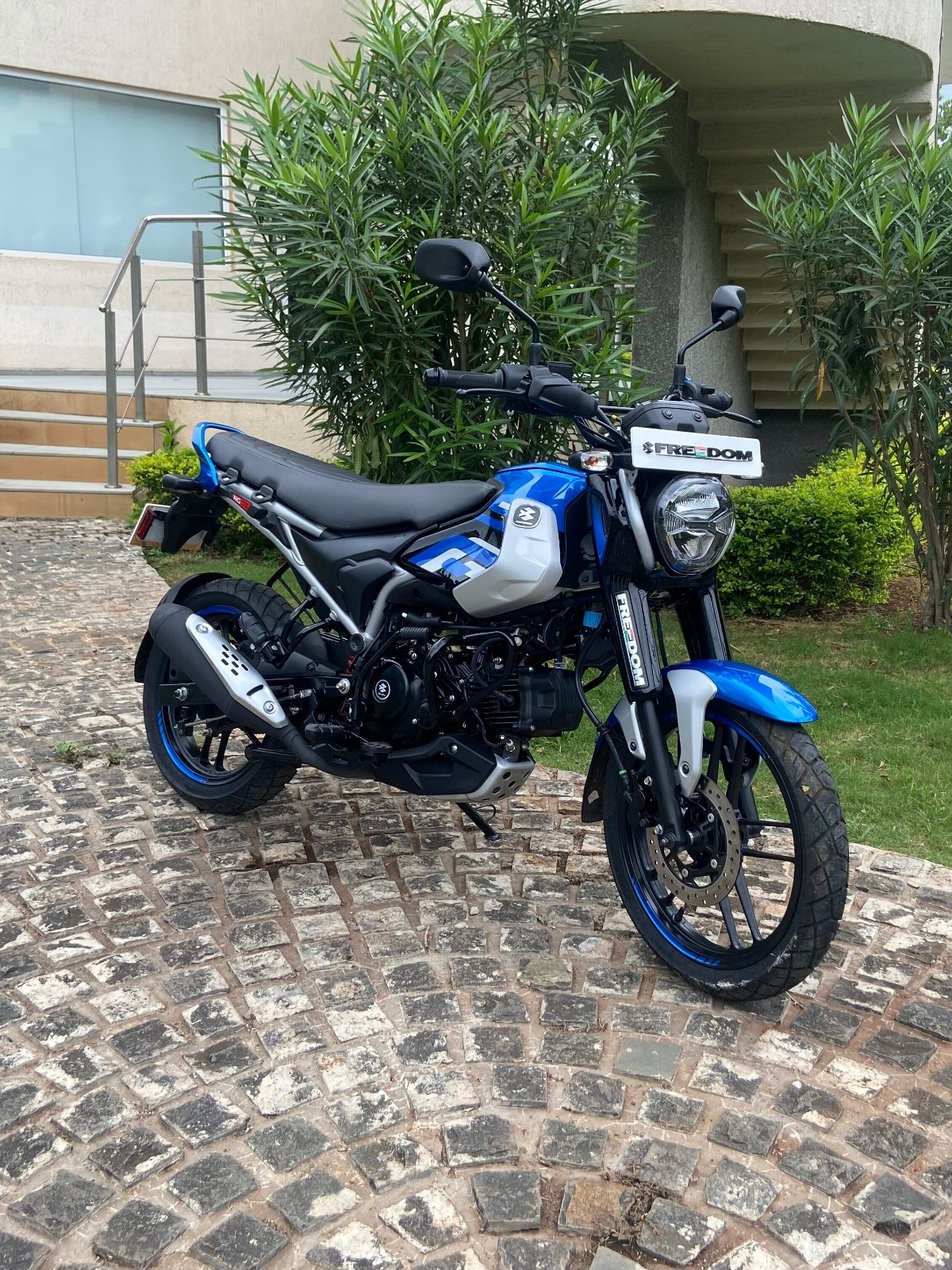 Bajaj Freedom 125 CNG Motorcycle Launches in Delhi-NCR: World's First CNG Bike with High Mileage and Advanced Safety Features - India Today