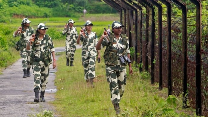 বড়সড় সন্ত্রাসী হামলা রুখে দিল BSF ও পাঞ্জাব পুলিশ 1 bsf 085235442