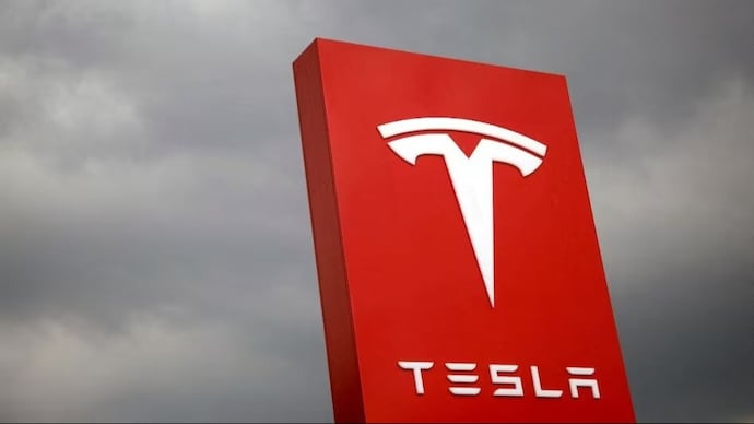 Tesla is paying up to Rs 28,000 per day for walking 7 hours wearing a suit to train robots Tesla is paying up to Rs 28,000 per day for walking 7 hours wearing a suit to train robots