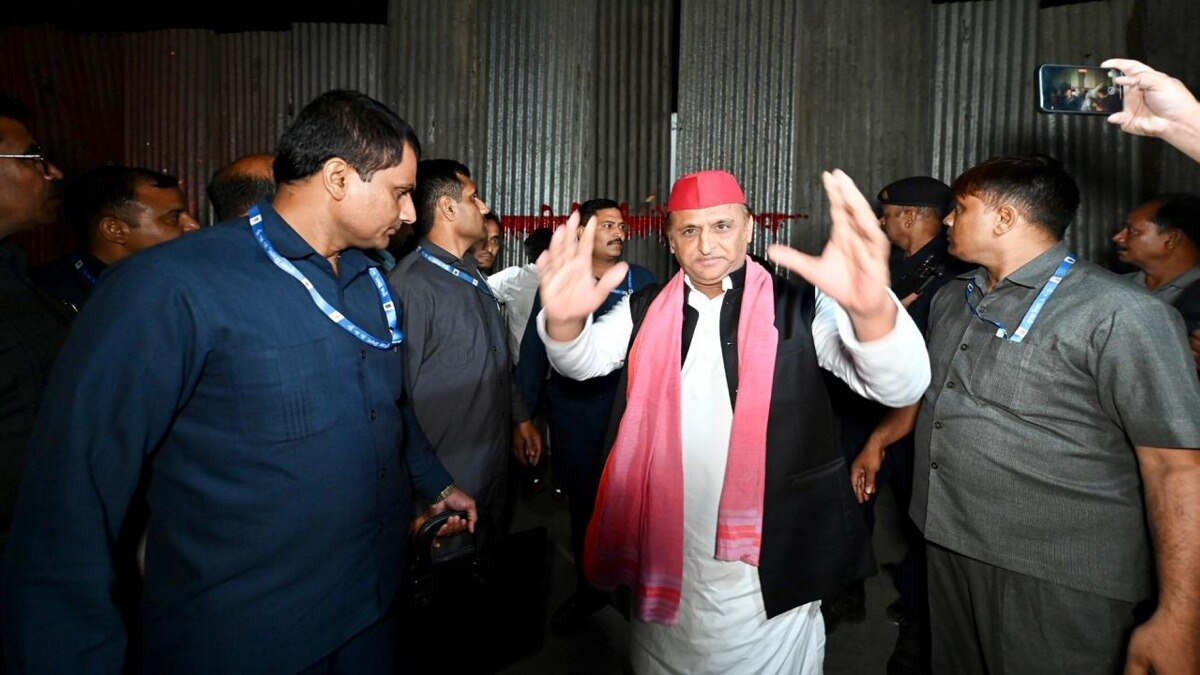 Akhilesh Yadav visits barricaded JPNIC in Lucknow, accuses BJP of