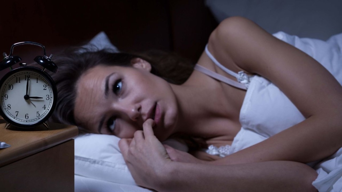 Why do you keep sleeping on the sofa but stay awake in bed? Why do you keep sleeping on the sofa but stay awake in bed?