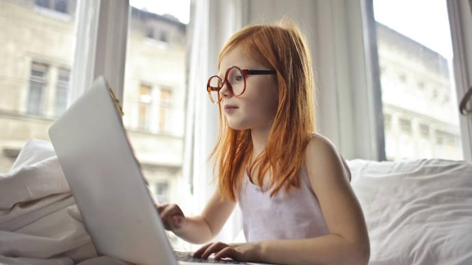Australia imposes world’s first ban on social media for children under 16 Australia imposes world’s first ban on social media for children under 16