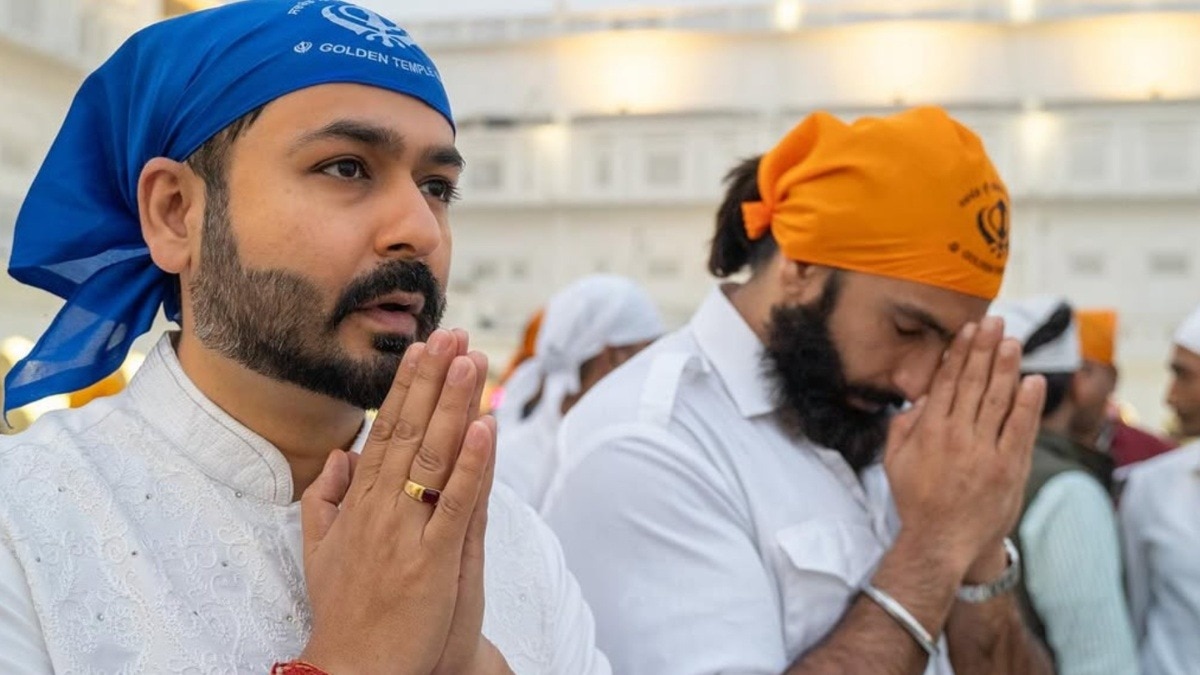 Pics: Ranveer Singh, Aditya Dhar at Golden Temple before shooting their spy film