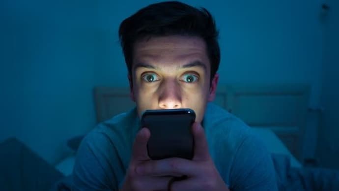 Like cigarettes, smartphones sold in Spain may soon carry health warnings Like cigarettes, smartphones sold in Spain may soon carry health warnings