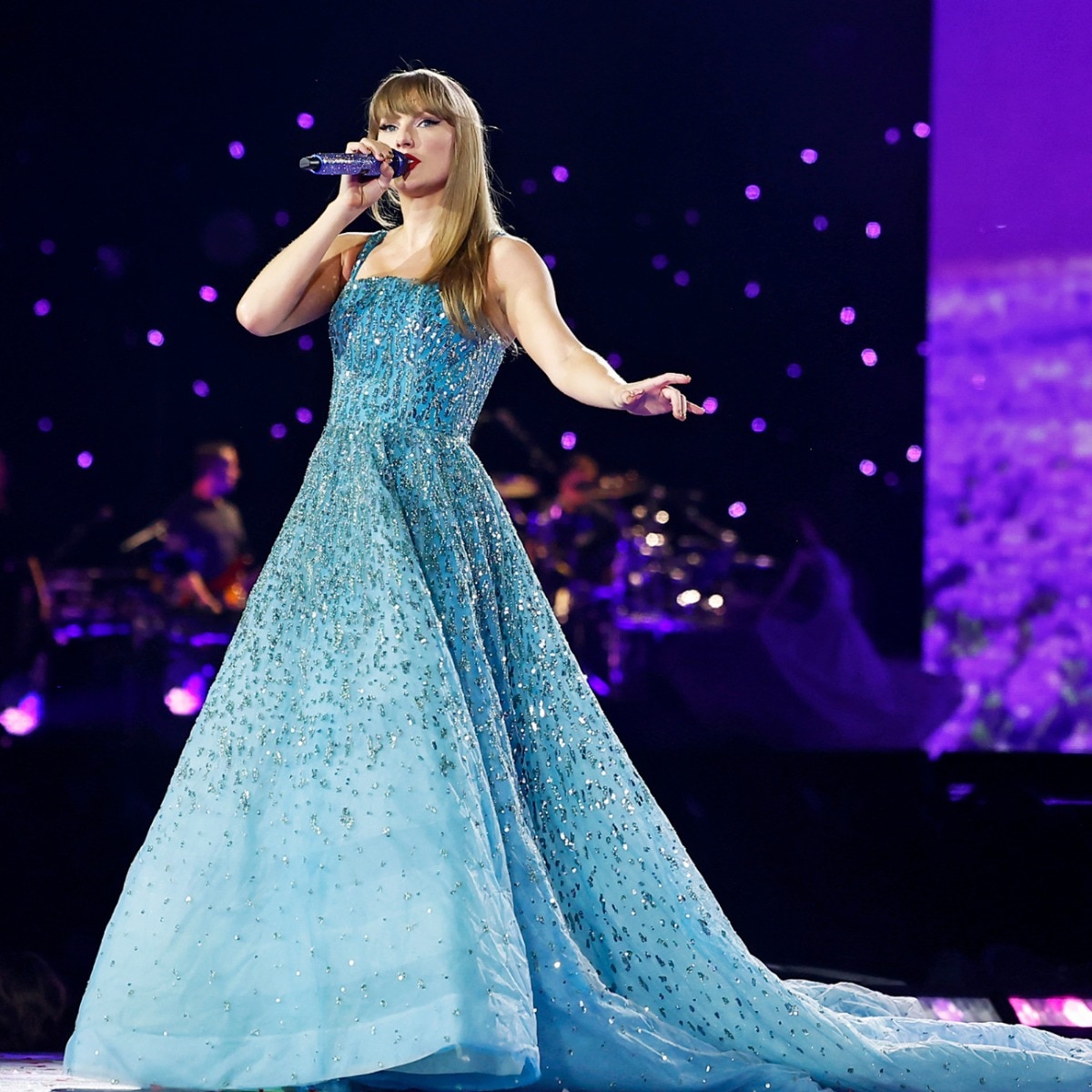 taylor-swift-090624314-1x1.png