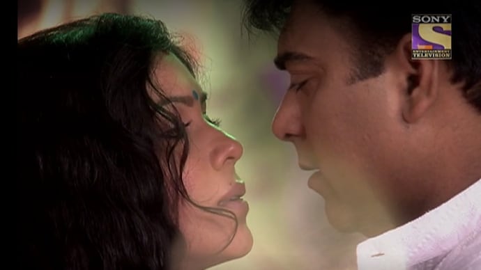 Sakshi Tanwar, Ram Kapoor in a scene from Bade Achhe Lagte Hain. Photo: YouTube/Set India Sakshi Tanwar, Ram Kapoor