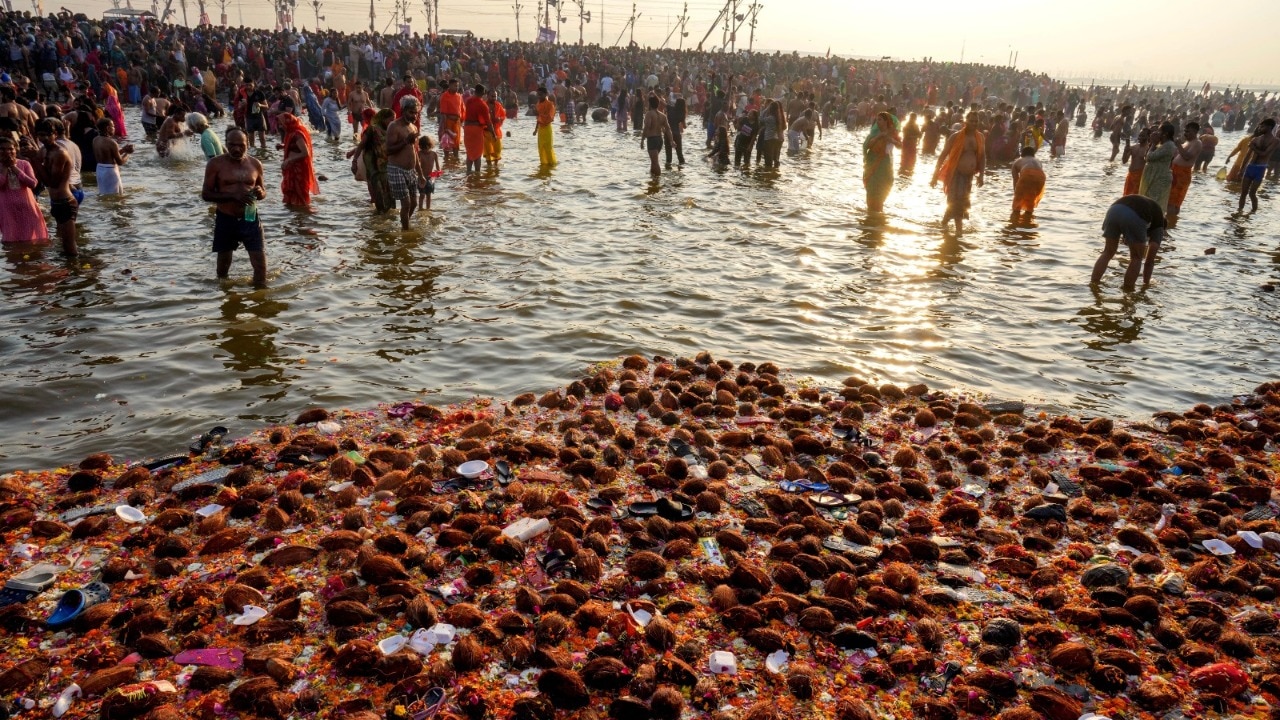 મહાકુંભમાં ખુલ્લામાં શૌચ કરવા પર NGTએ કડક કાર્યવાહી કરી, UP સરકારને નોટિસ ફટકારી અને જવાબ માંગ્યો 2 Wasting time? Tribunal slams UP body for Sangam report based on old samples