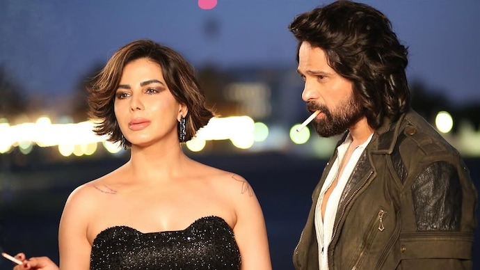 Kirti Kulhari and Himesh Reshammiya's crook Ravi Kumar is currently running in theaters.  Kirti Kulhari in crook Ravi Kumar