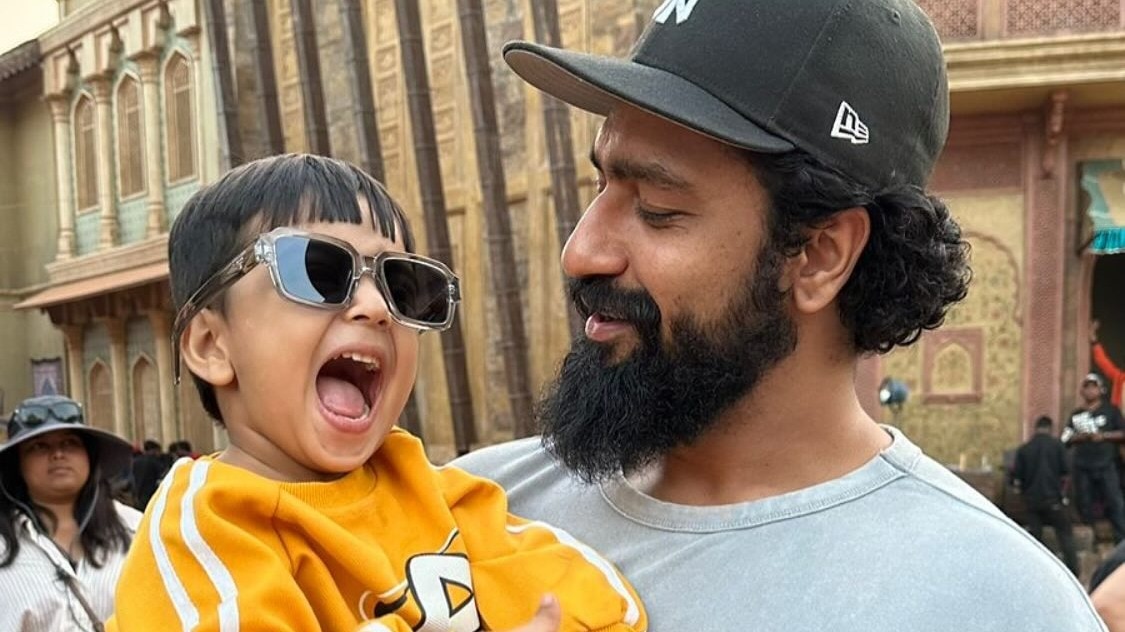 Vicky Kaushal plays with a child actor on the set of Chhawa. (Photo: Instagram/Azlan ___ Asif) Vicky Kaushal, Set Set