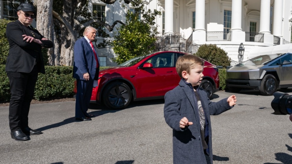 Elon Musk Son - Watch: Elon Musk's son Lil X becomes the unexpected star of Trump's Tesla speech - India Today