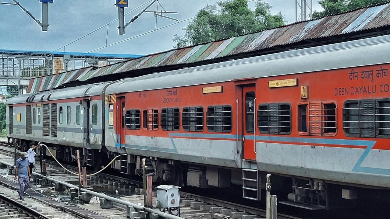 special train for holi to lucknow 2025