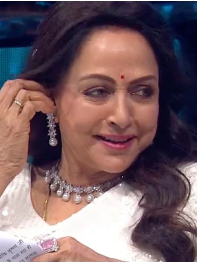 hema-malini-141938582-3x4.jpg