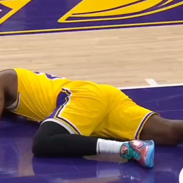lebron james getting hurt