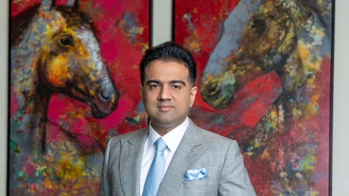 PAE10 પ્રમુખ પ્રબશીતસિંહ ગિલ. PAE10 પ્રમુખ પ્રબશીતસિંહ ગિલ. છબી સૌજન્ય: PAE10PRABHPRET સિંહ ગિલ, PAE10 ના પ્રમુખ. છબી સૌજન્ય: પે 10