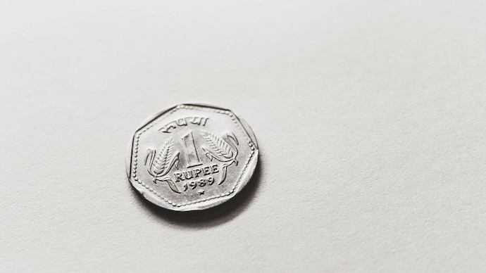 વિદેશી સંસ્થાકીય રોકાણકારો સતત 11 સત્રો માટે ભારતીય ઇક્વિટીના શુદ્ધ ખરીદદારો રહ્યા છે, જે બે વર્ષમાં સૌથી લાંબી દોરને ચિહ્નિત કરે છે અને સ્થાનિક ચલણને મજબૂત ટેકો આપે છે. સમગ્ર