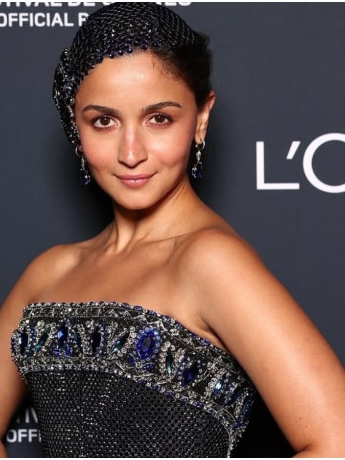 Alia Bhatt sparkles in bejewelled dress at Cannes. Don't miss the bold headpiece - India Today Alia Bhatt sparkles in bejewelled dress at Cannes. Don't miss the bold headpiece - India Today