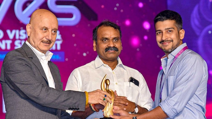 Waves in India at the Challenge Awards. (Credit: PTI) Waves in India at the Challenge Awards.