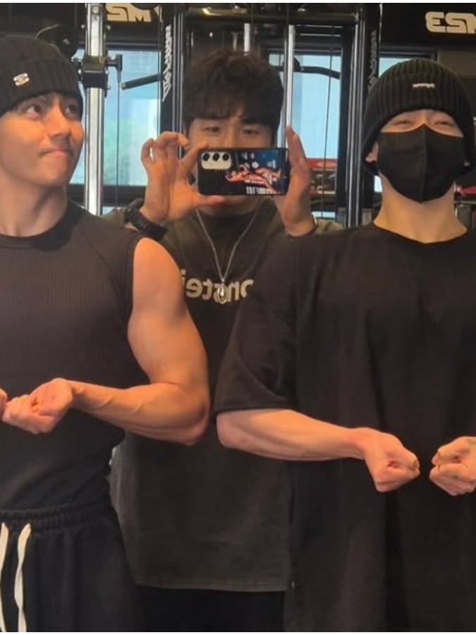 BTS V and Jungkook flaunt military muscles in gym photos, takes internet by  storm - India Today