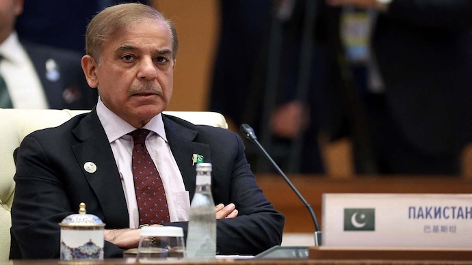 Pakistan PM Shebaz Sharif calls meet of nuclear command body amid rising  tensions with India