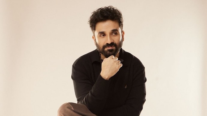 In the New Instagram post, Veer Das made fun of the Cannes Red Carpet rules.  Veer Das