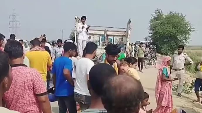 Five Killed, 18 Injured After Pick-Up Van Overturns in Bihar’s Saran District Due to Tyre Burst Five Killed, 18 Injured After Pick-Up Van Overturns in Bihar’s Saran District Due to Tyre Burst