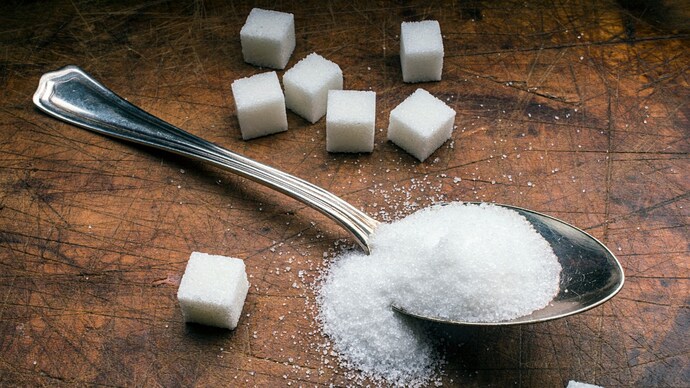 Long -term benefits of sugar reduction expand well beyond energy and appearance. (Photo: Getty Image) Sugar spoon on wood