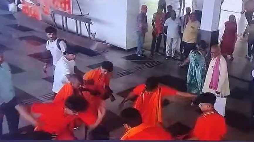Video: Kanwariyas punch, kick CRPF jawan at UP station after spat over tickets