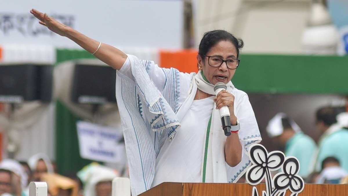 Mamata Banerjee claims Bengali family assaulted by Delhi police, cops refute
