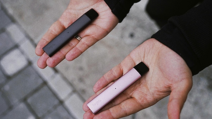 Young users believe vaping is harmless, but doctors now say otherwise. Unfortunately, data backs them up. Pic: Representative image