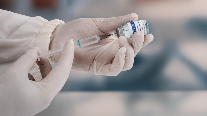 Covidshield manufacturers say its vaccines are safe. (Photo: Getty Image) Covidshield manufacturers say its vaccine is safe.