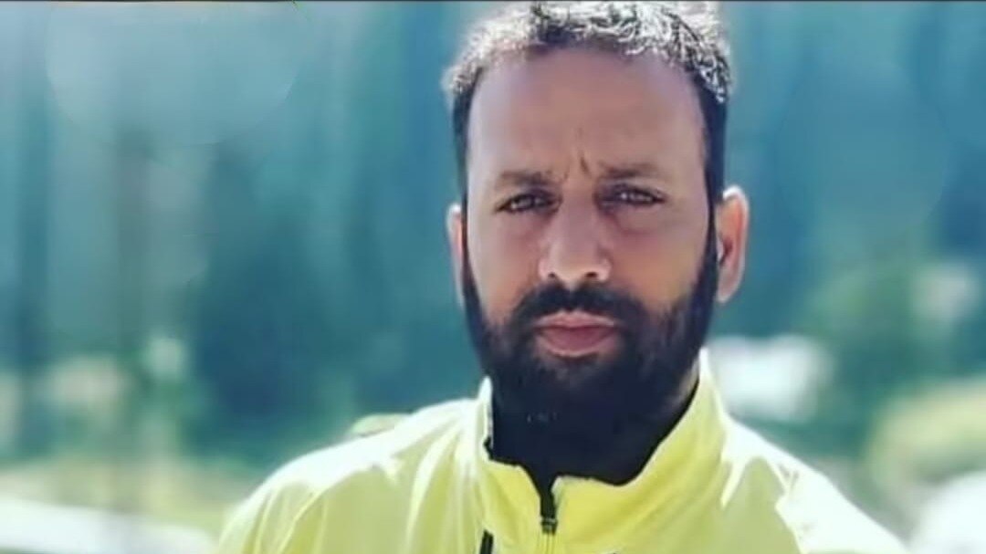 J&K cricketer Fareed Hussain dies in road accident, CCTV captures tragedy - India Today
