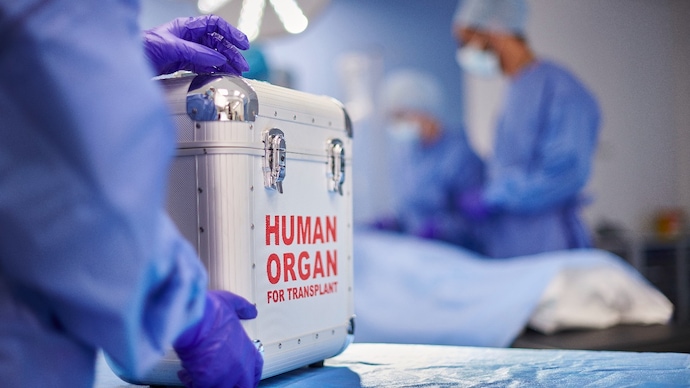 Hospitals now follow strict screening protocols to ensure that the donors have been fully fixed and negative testing for Covid-19 before proceeding with a transplant. (Photo: Getty Image) Two Delhi-brain-to-resident organ gives new hope to many patients through organ donation.
