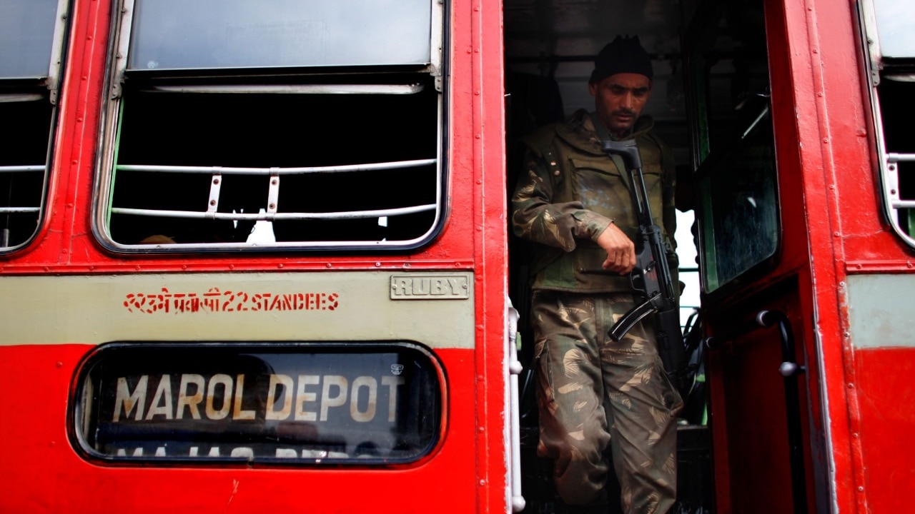 Powai hostage crisis echoes 2008 Mumbai hijack: When 25-year-old gunman seized a bus