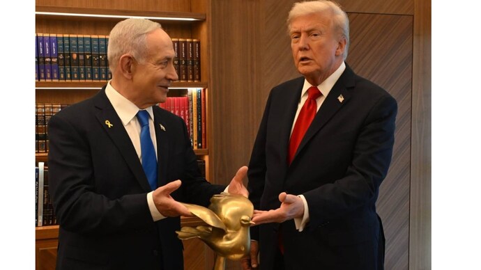 Netanyahu gifts a golden peace dove to Trump after Gaza truce. Gaza truce