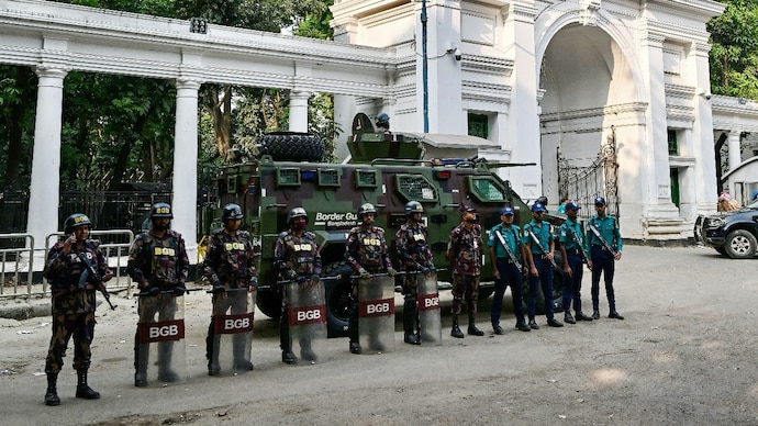 Border Guard Bangladesh (BGB) personnel stand guard outside the High Court in Dhaka Bangladesh violence Sheikh Hasina