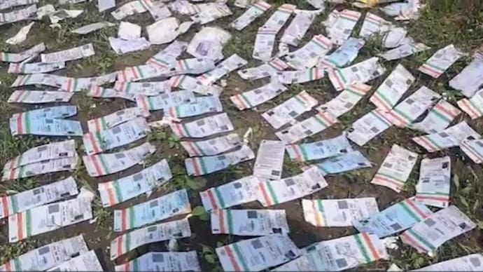 Hundreds of Aadhaar cards were found abandoned in a pond in Bengal's Lalitput. Bengal aadhar cards