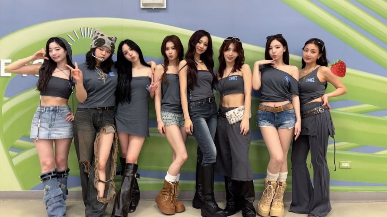 K-POP・アジア TWICE Twice becomes first K-pop girl group to go platinum in the US with