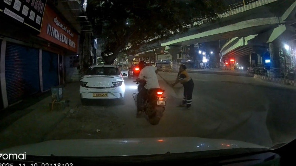 Chennai sanitation worker thrashes biker who exposed himself, police probe begins