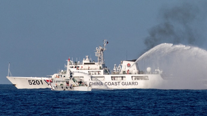 File) chinese coast guard patrol ship senkaku diaoyu island tension japan beijing tokyo tension