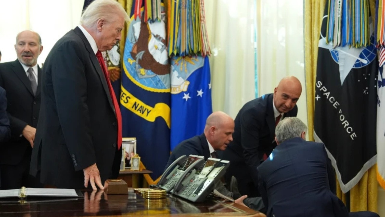 Video: Pharma executive collapses behind Trump during drug price announcement