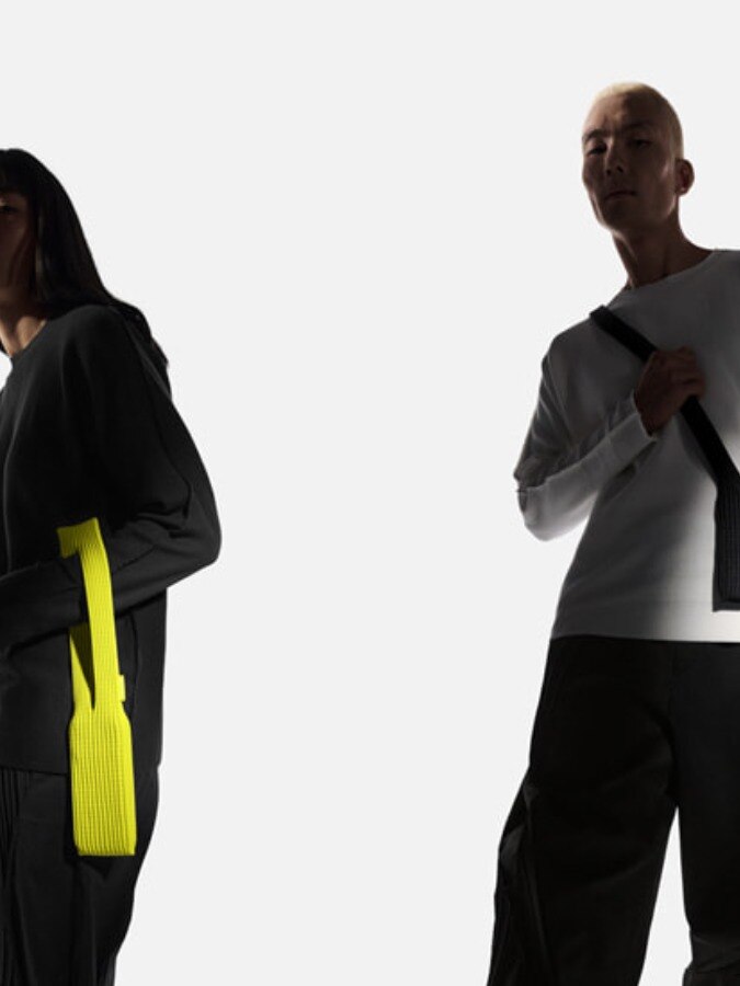 Apple iPhone Pocket ISSEY MIYAKE ロング 黒 Apple iPhone pocket black issey miyake Apple iPhone Pocket ISSEY