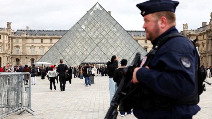 The heist at the world's most famous museum was widely scrutnised over scurity lapses. (Reuters photo) Louvre heist
