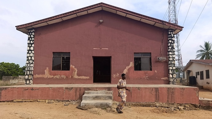 Reuters) Parents rushed to the school in Niger state, to the west of the capital Abuja, after hearing that some children were free.