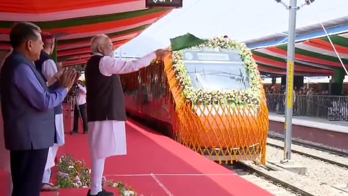 PM Modi inaugurates Vande Bharat. (File Photo) PM Modi inaugurates Vande Bharat.