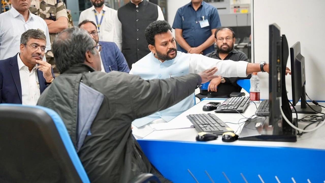 Civil Aviation Minister reviews Delhi airport glitch, orders more staff