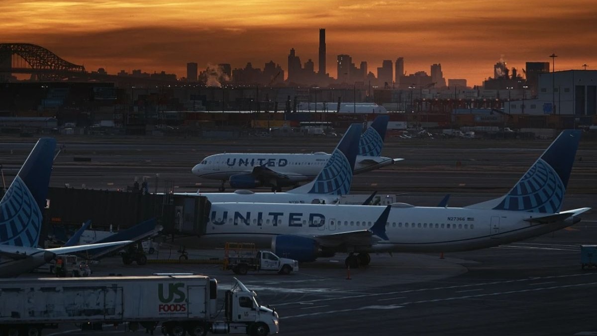 Over 1,300 US flights cancelled as government-mandated flight cuts enter second day